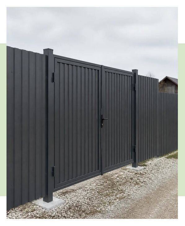 Забор из профнастила с воротами в Мариинске по цене от 7649 р. | ЗаборЭксеперт-Мрн